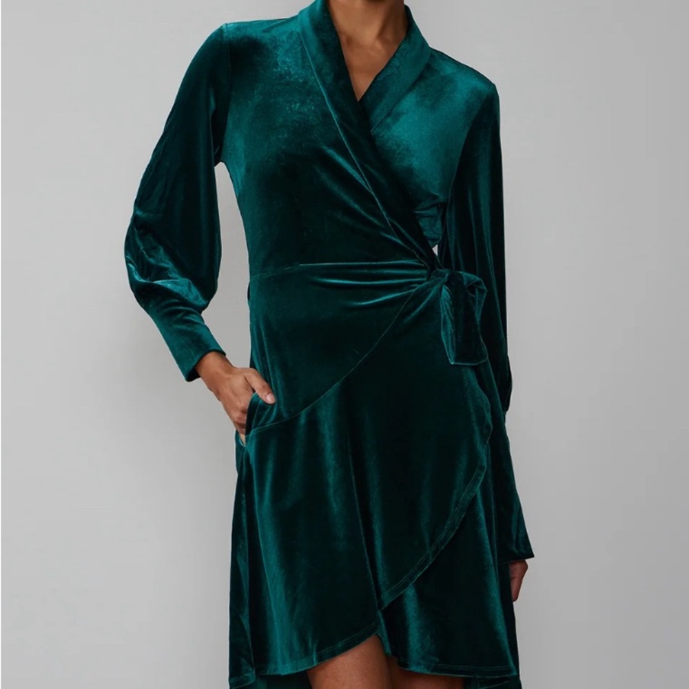 🎄🎄🎁Perfect for the holidays! Long sleeve velvet wrap